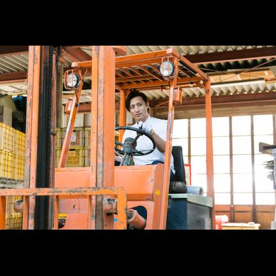 厚木でアルバイトならフォークリフト運転もできる当社へ